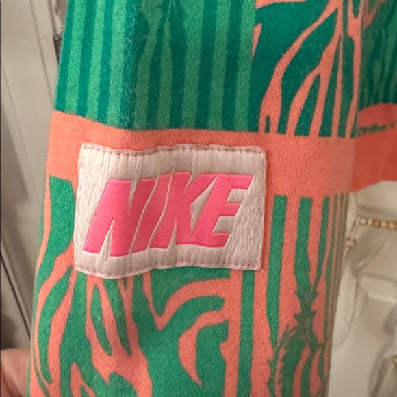 Nike NSW Club Fleece Adult Small Trippy Safari Sweatshirt Coral Chalk A00315 - Picture 3 of 9